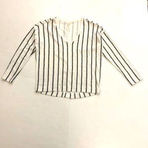 Anthropologie M Top V-neck Long sleeve white & Black Stripe Excellent Condition
